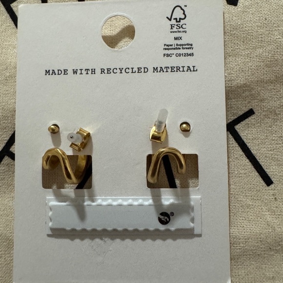 Chunky Double Huggie Hoop Earrings | Madewell | Gold - Picture 5 of 7